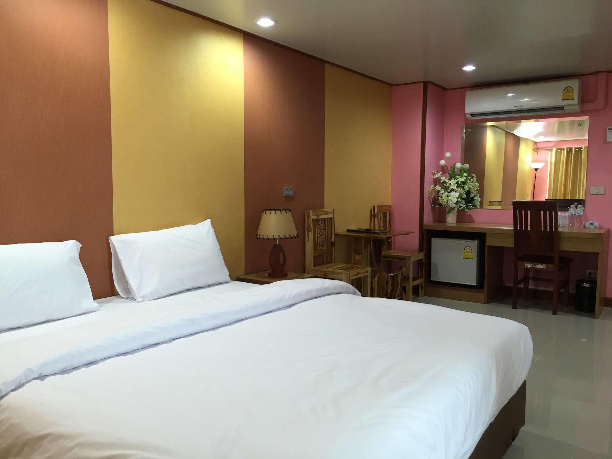 Toh Buk Seng Ayutthaya Hotel Ngoại thất bức ảnh