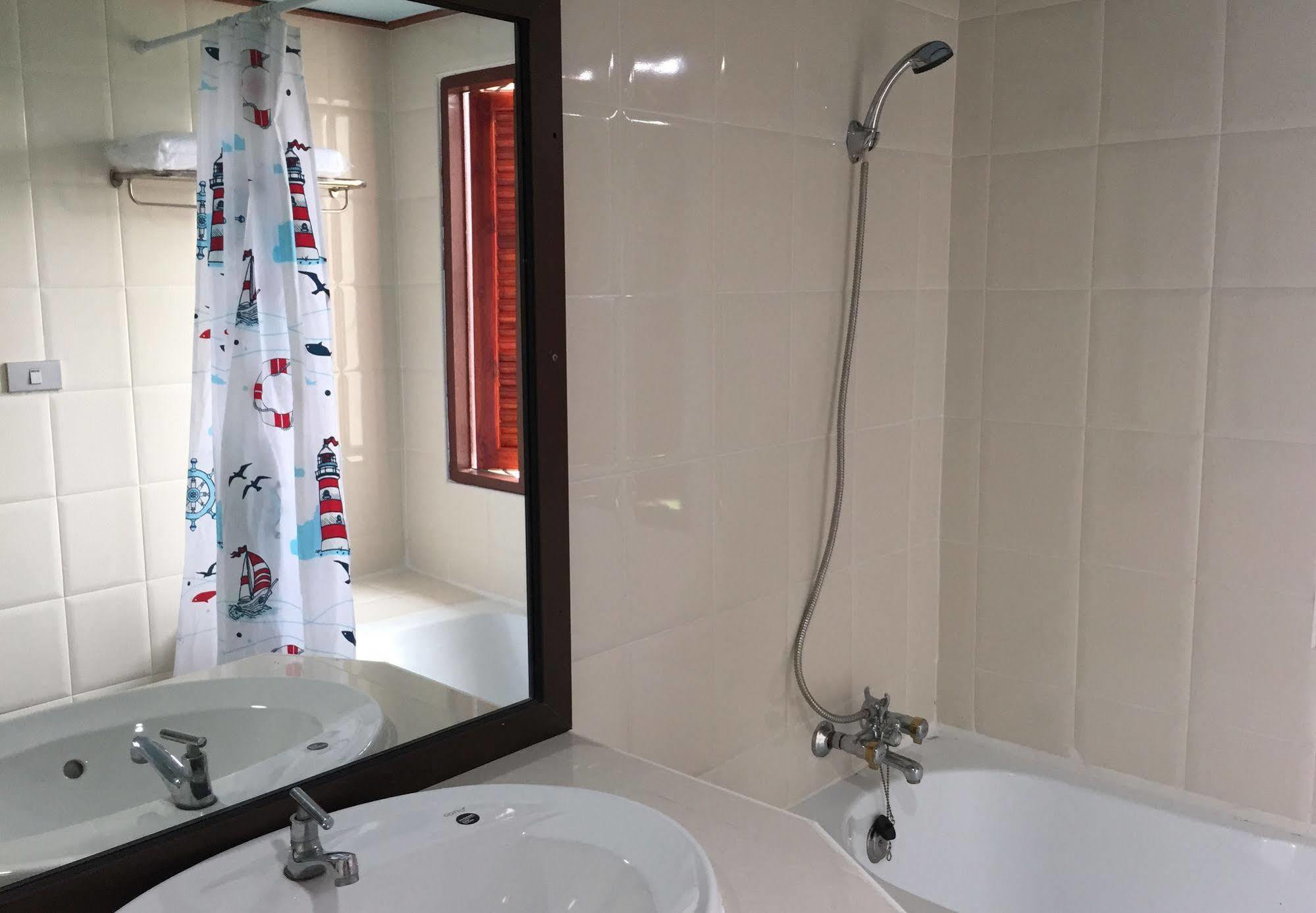 Toh Buk Seng Ayutthaya Hotel Ngoại thất bức ảnh